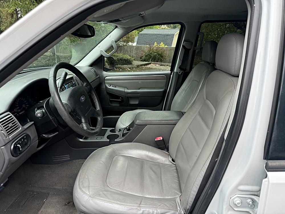 interior ford explorer 2004