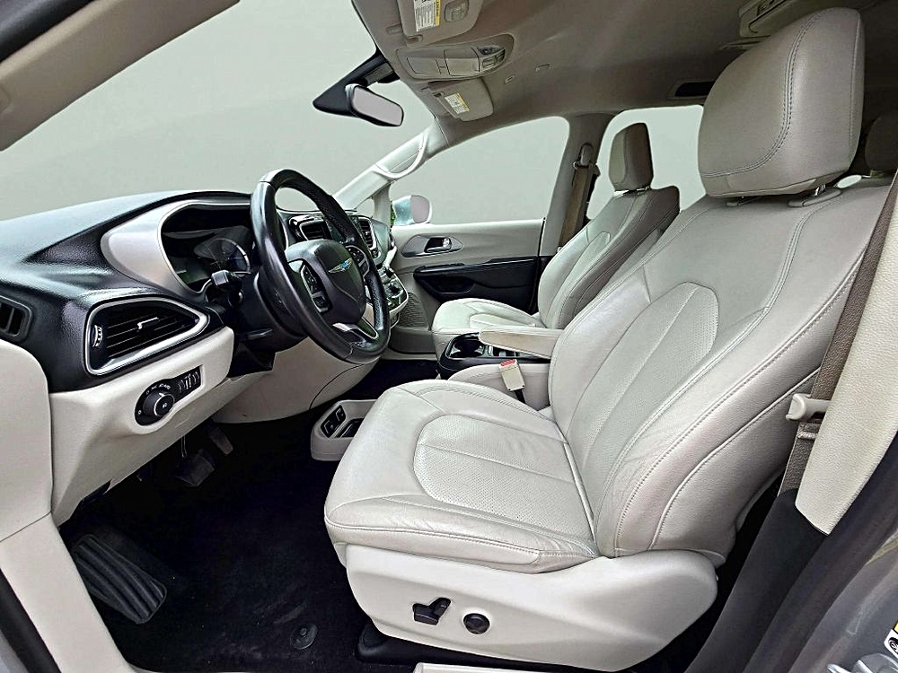 2018 Chrysler Pacifica Hybrid Touring L - Photo 11