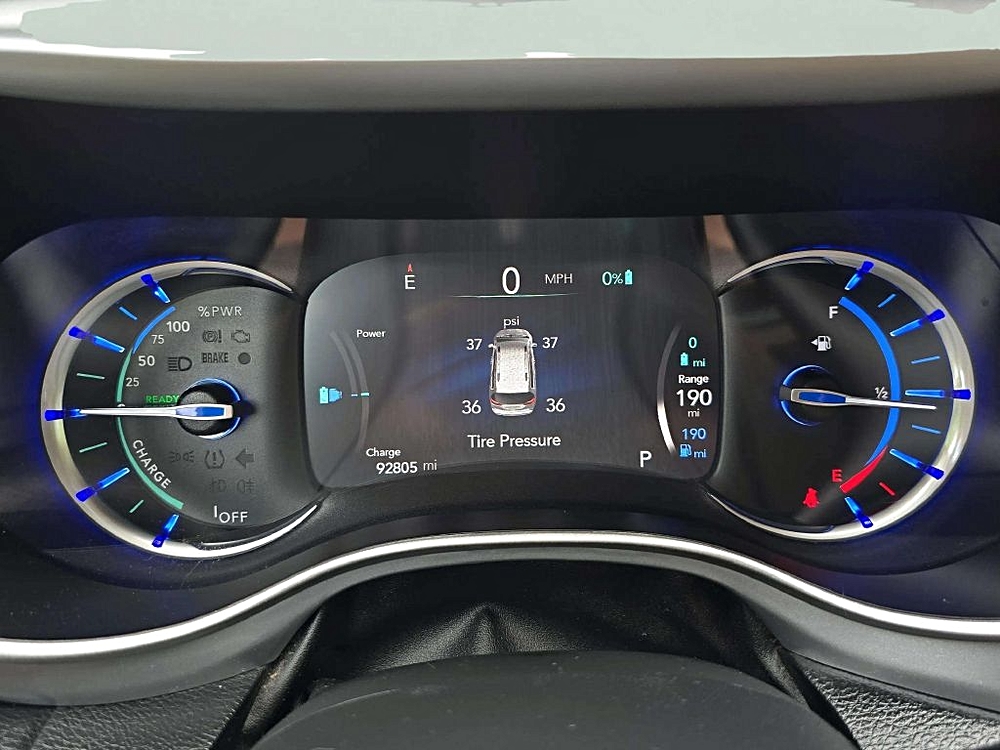 2018 Chrysler Pacifica Hybrid Touring L - Photo 16