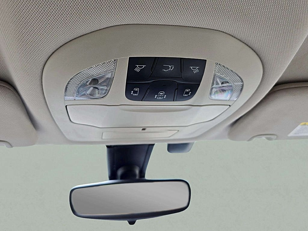 2018 Chrysler Pacifica Hybrid Touring L - Photo 17