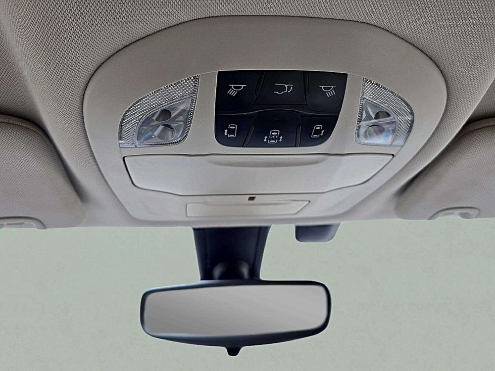 2018 Chrysler Pacifica Hybrid Touring L - Photo 18