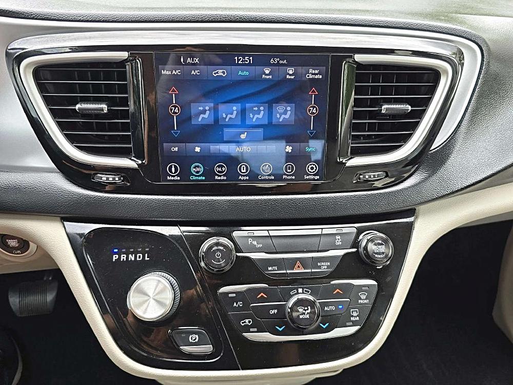 2018 Chrysler Pacifica Hybrid Touring L - Photo 19