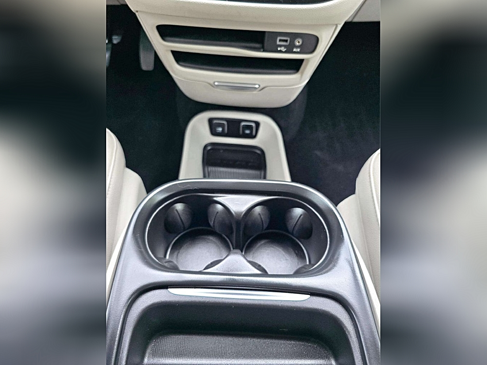 2018 Chrysler Pacifica Hybrid Touring L - Photo 20