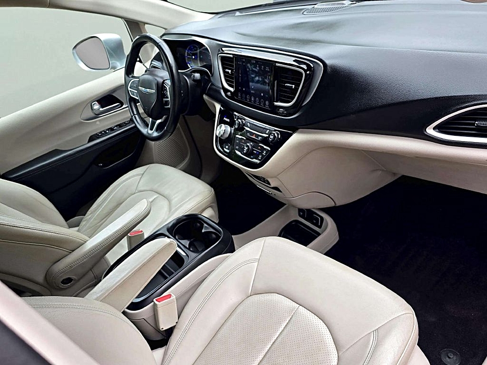 2018 Chrysler Pacifica Hybrid Touring L - Photo 22