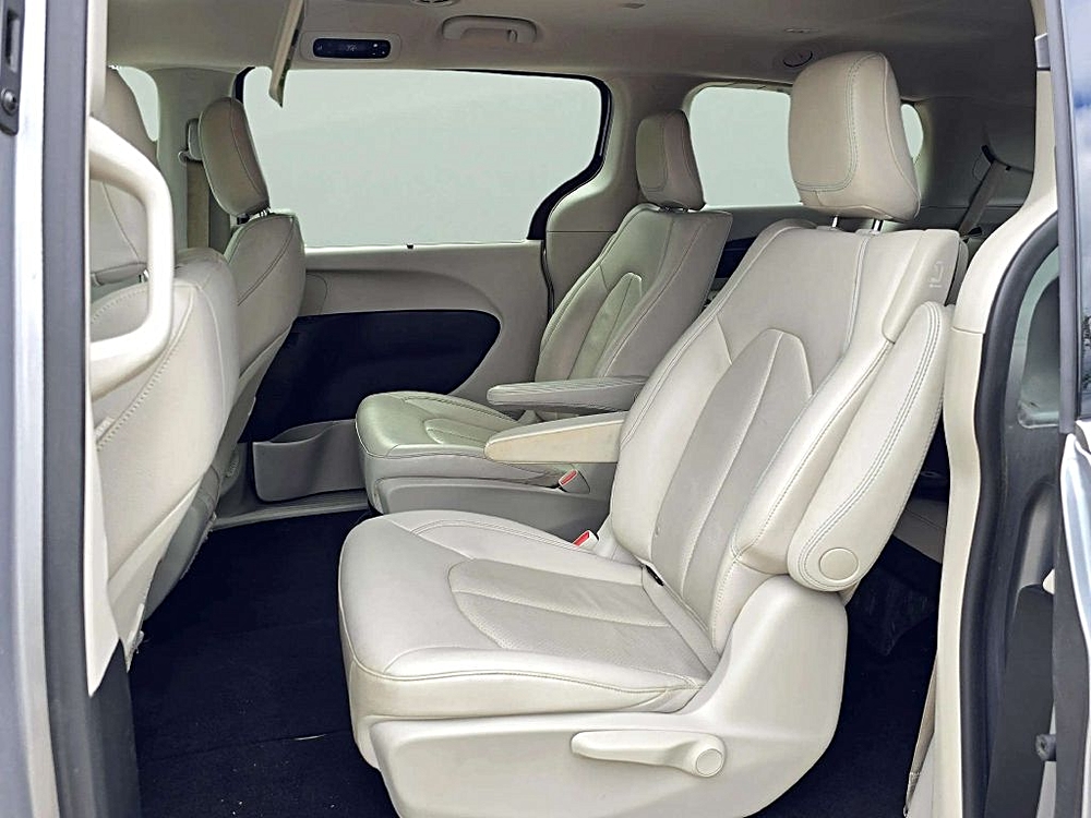 2018 Chrysler Pacifica Hybrid Touring L - Photo 23