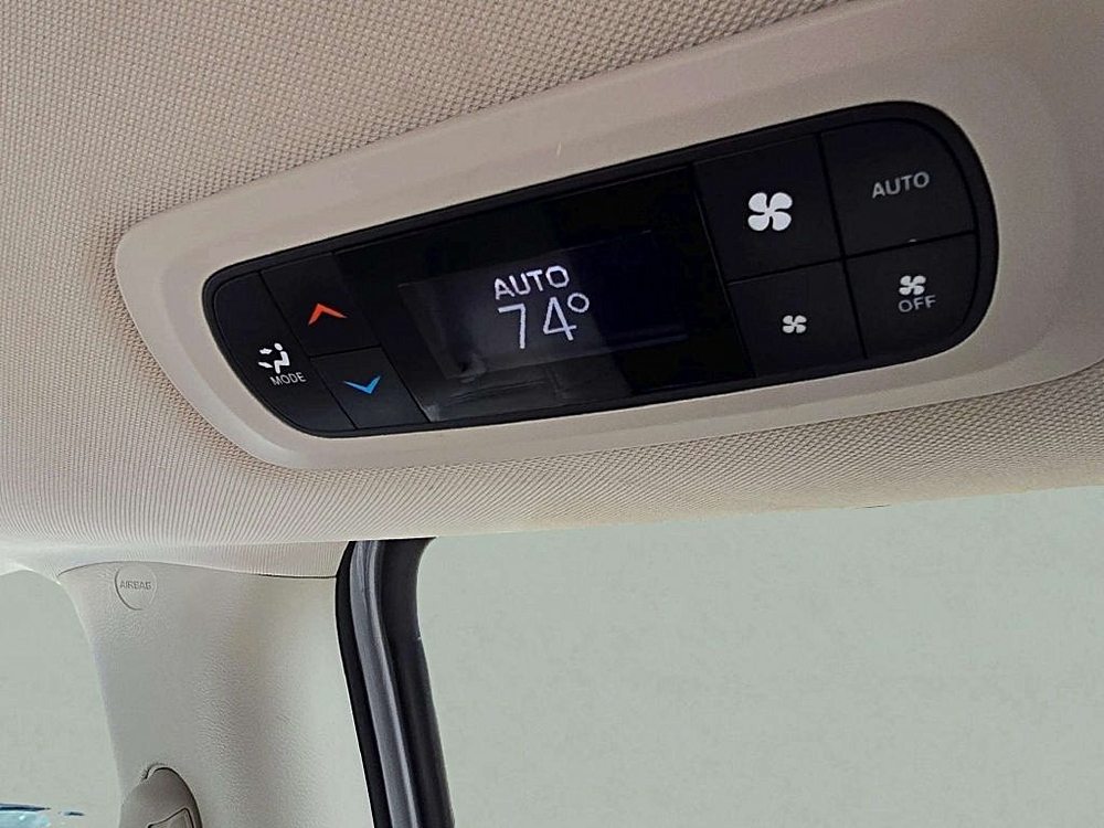 2018 Chrysler Pacifica Hybrid Touring L - Photo 24