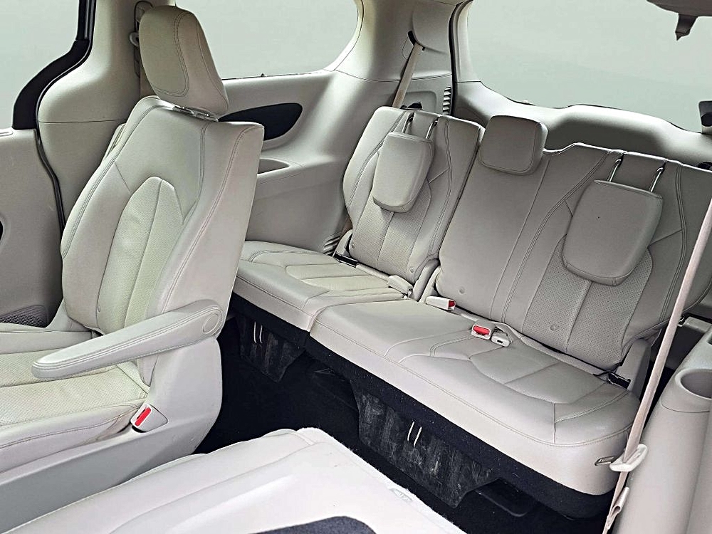 2018 Chrysler Pacifica Hybrid Touring L - Photo 26
