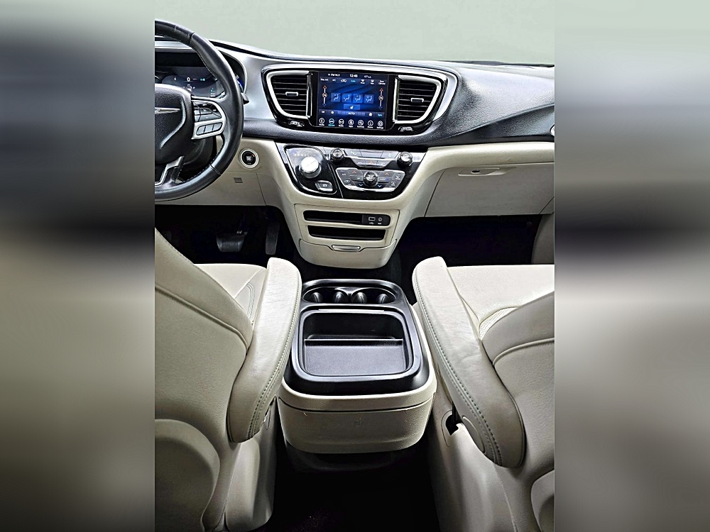 2018 Chrysler Pacifica Hybrid Touring L - Photo 27