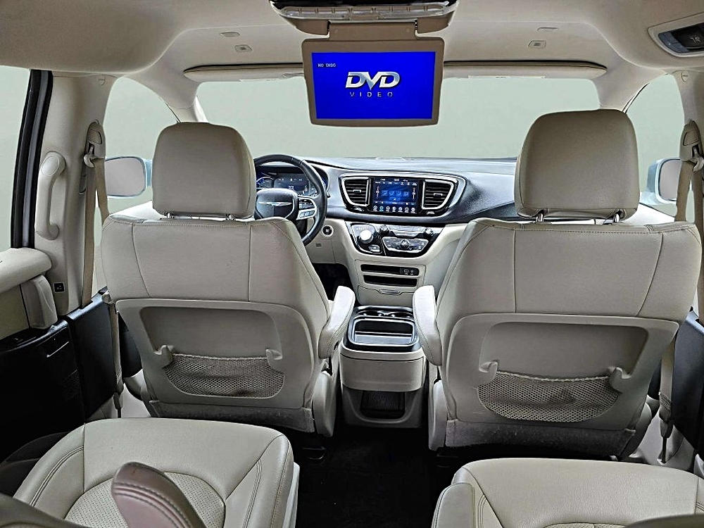 2018 Chrysler Pacifica Hybrid Touring L - Photo 30