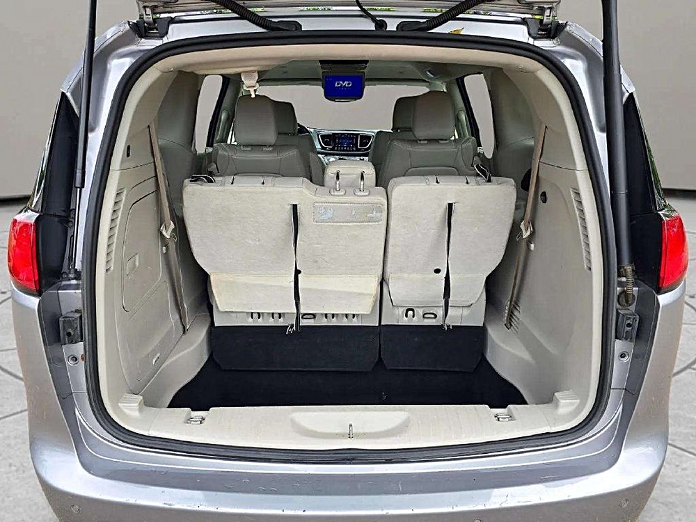 2018 Chrysler Pacifica Hybrid Touring L - Photo 32