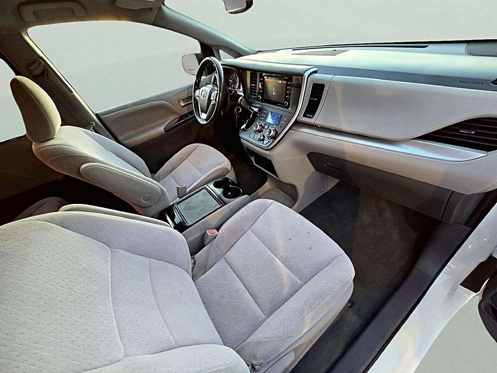 2020 Toyota Sienna LE - Photo 22