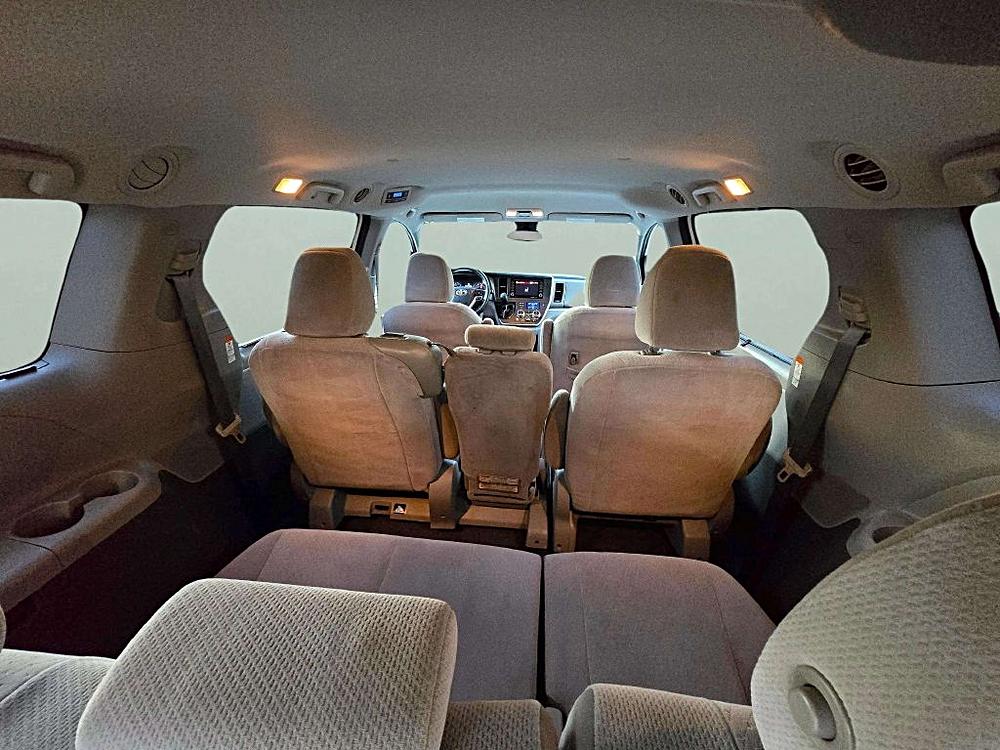 2020 Toyota Sienna LE - Photo 24