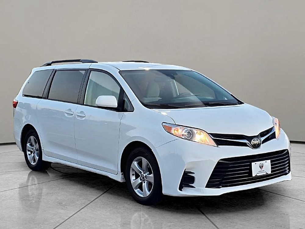 2020 Toyota Sienna LE - Photo 7