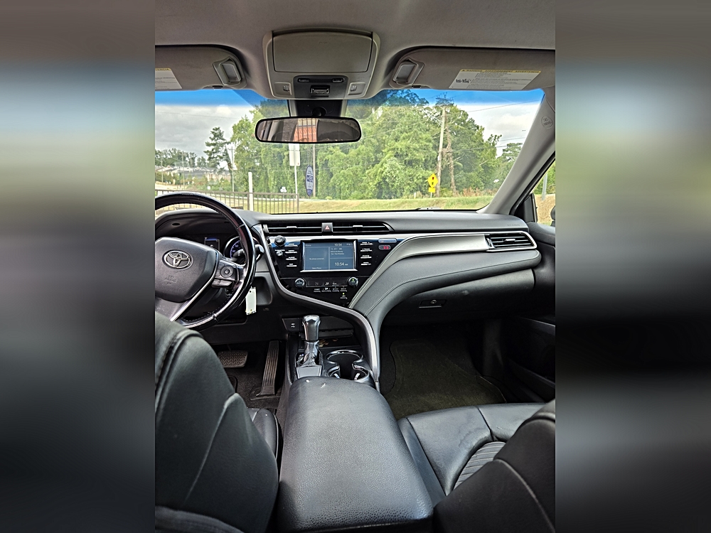 2019 Toyota Camry SE - Photo 17