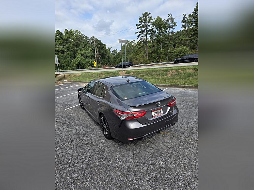 2019 Toyota Camry SE - Photo 8