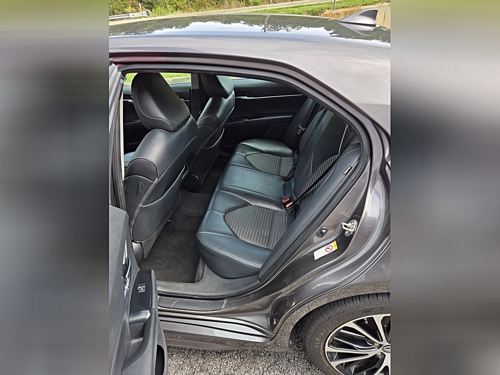 2019 Toyota Camry SE - Photo 19