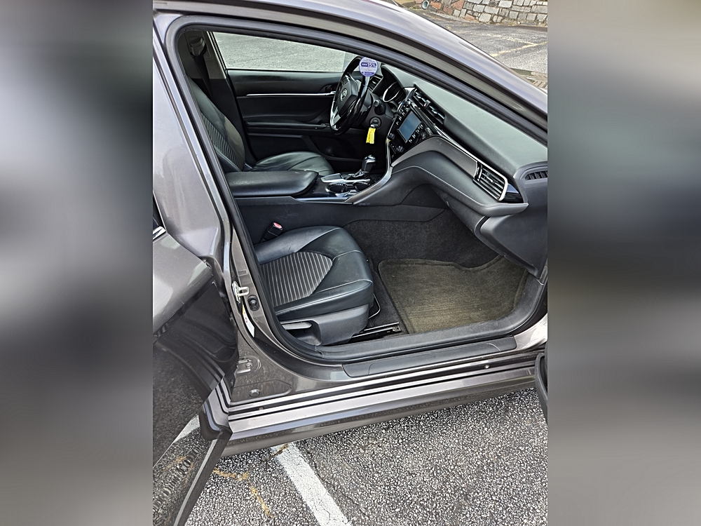2019 Toyota Camry SE - Photo 18