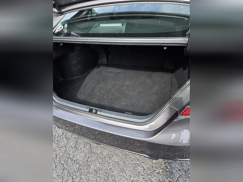 2019 Toyota Camry SE - Photo 21