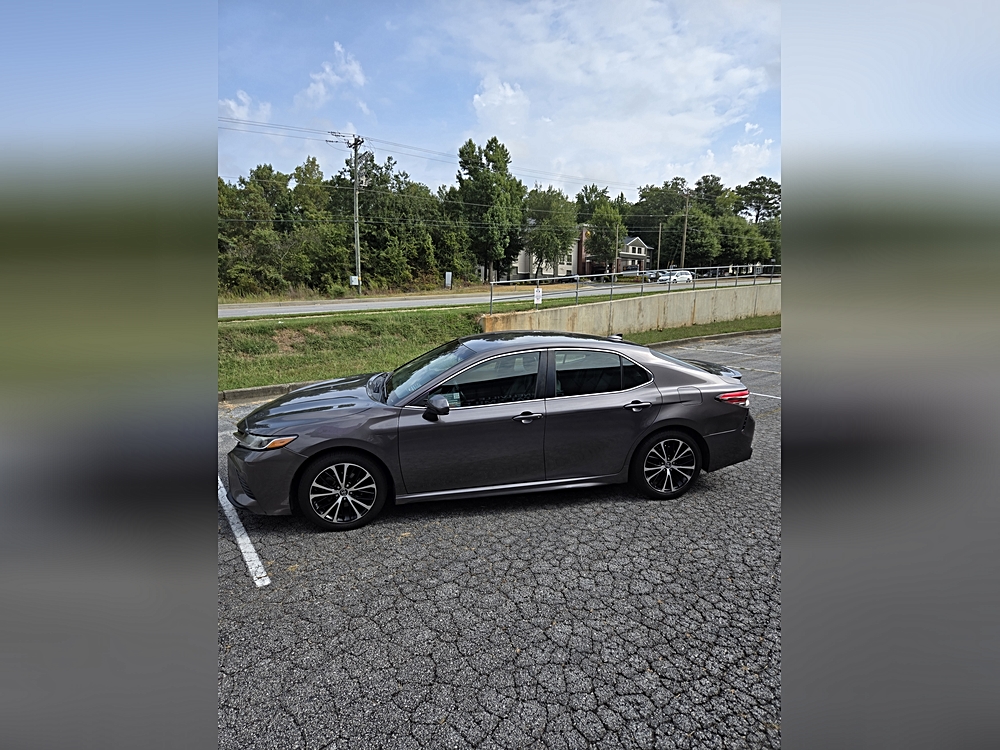 2019 Toyota Camry SE - Photo 6