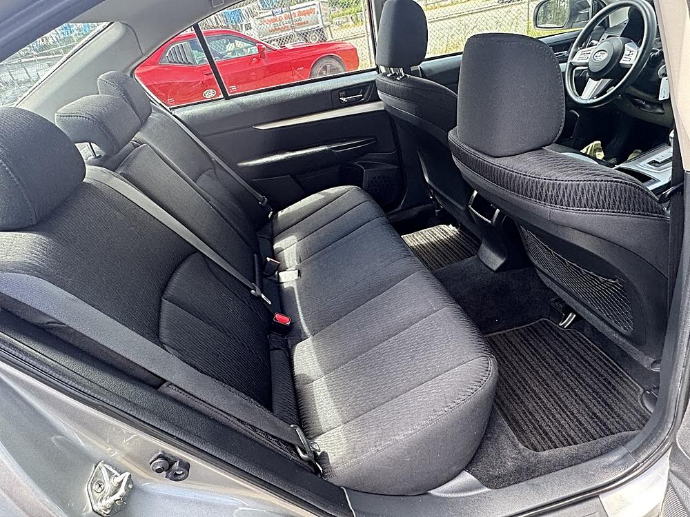 2011 Subaru Legacy 2.5i - Photo 14