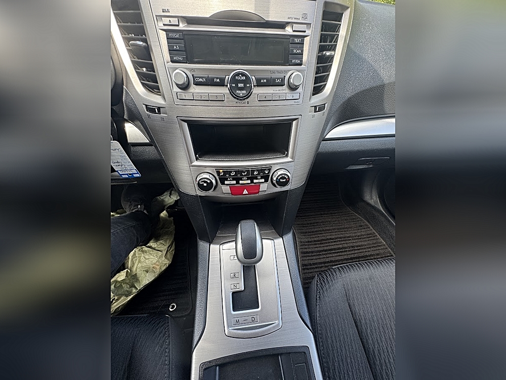 2011 Subaru Legacy 2.5i - Photo 11