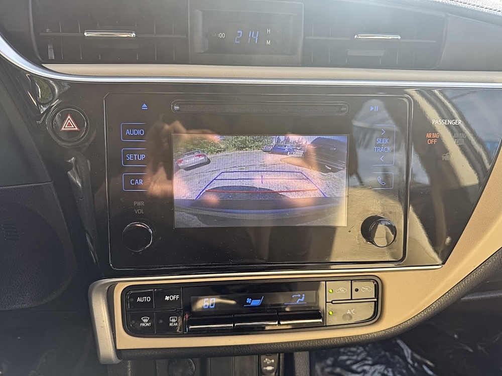 2017 Toyota Corolla LE - Photo 10