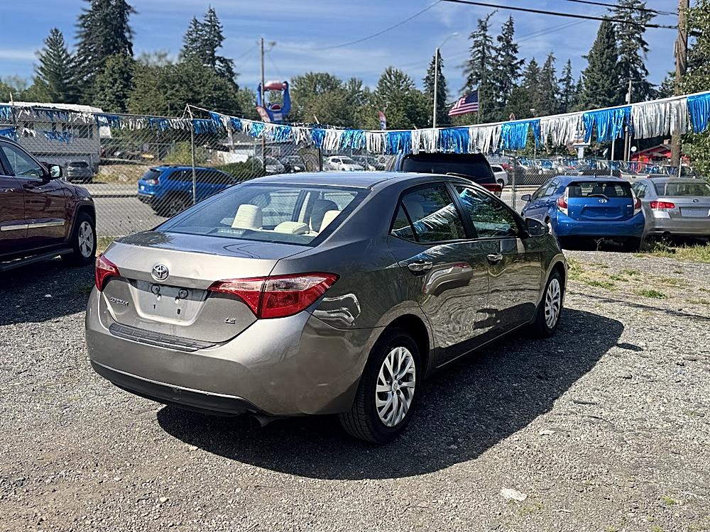 2017 Toyota Corolla LE - Photo 6