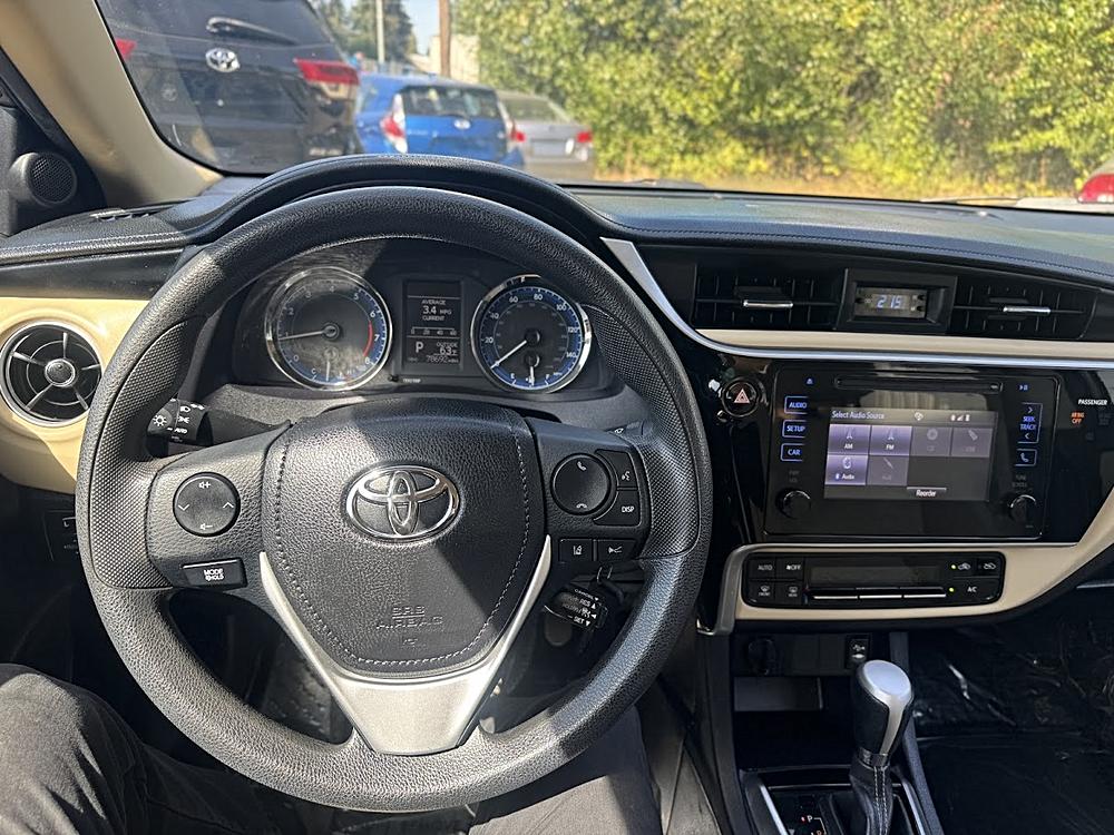2017 Toyota Corolla LE - Photo 11