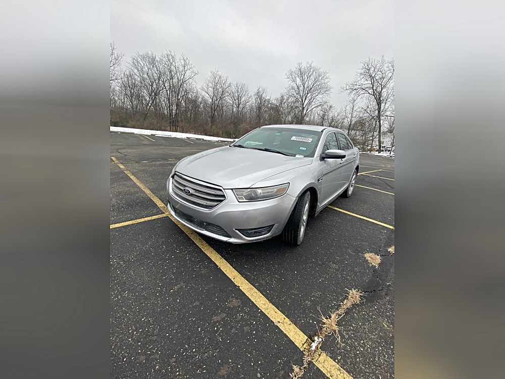 2015 Ford Taurus SEL's photo