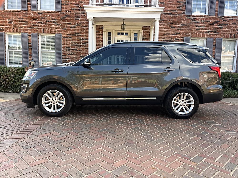 2017 Ford Explorer XLT FWD photo