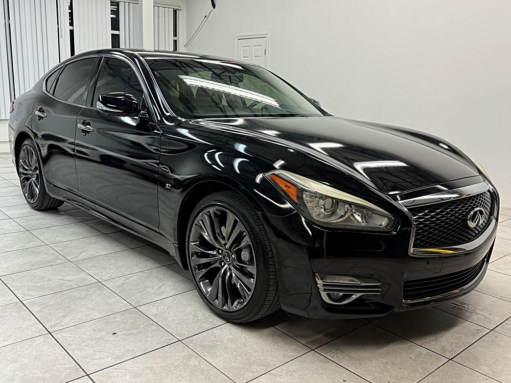 2016 INFINITI Q70 3.7's photo