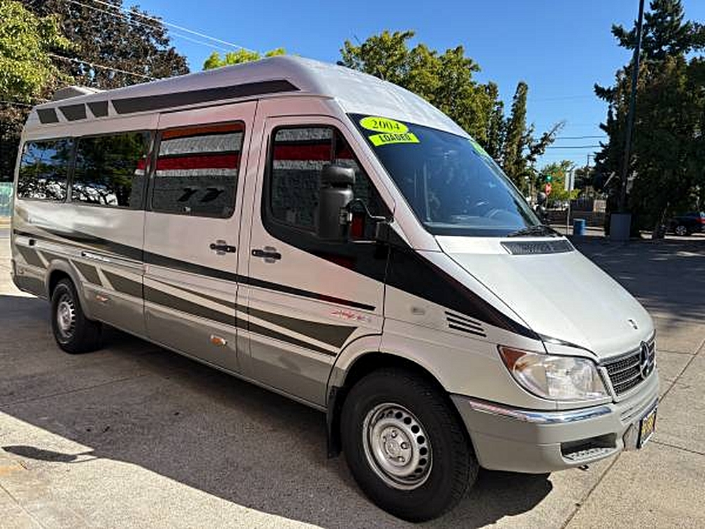 2004 Dodge Sprinter Wagon Standard's photo