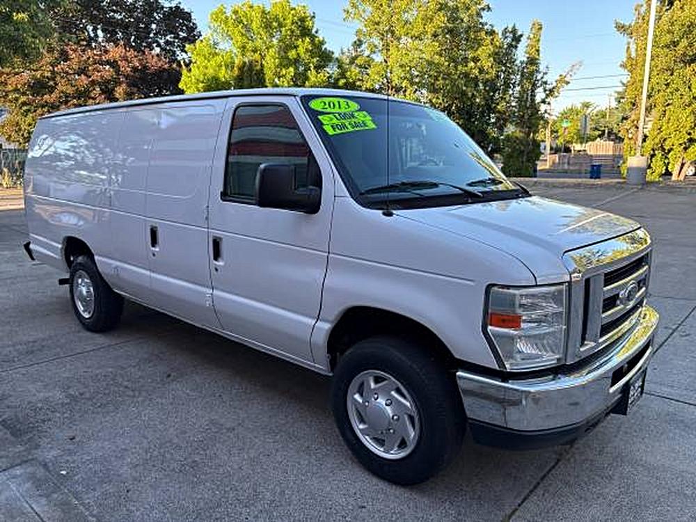 2013 Ford E-Series Econoline Van Commercial's photo