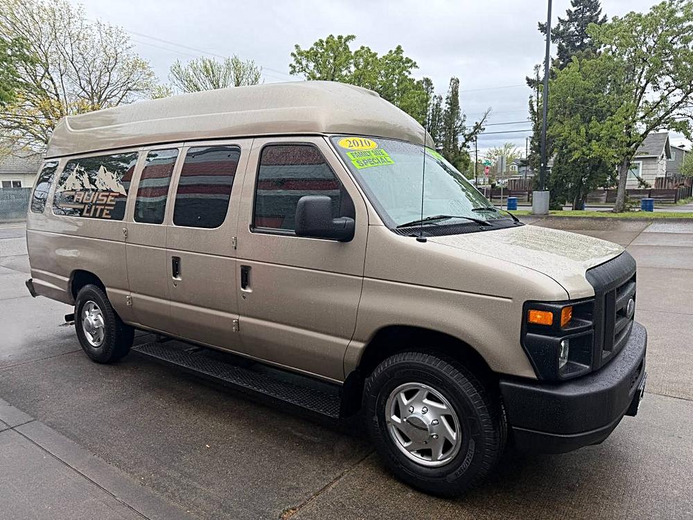 2010 Ford E-Series Econoline Wagon XL