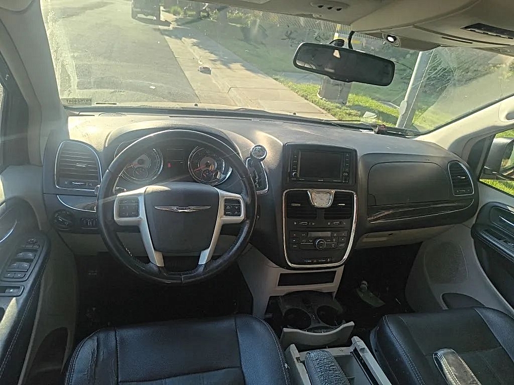 2015 Chrysler Town & Country Touring - Photo 6