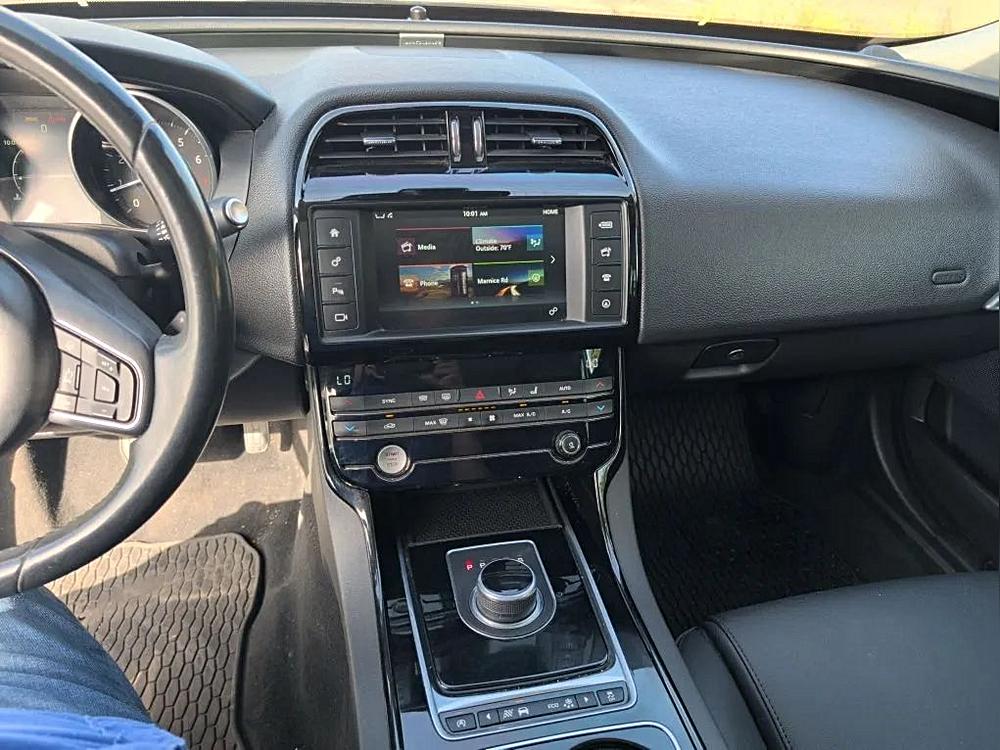 2017 Jaguar XE Premium - Photo 7
