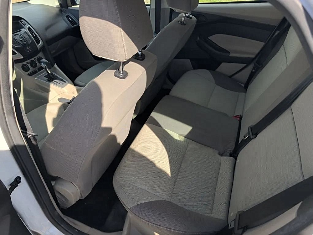 2012 Ford Focus SE - Photo 6