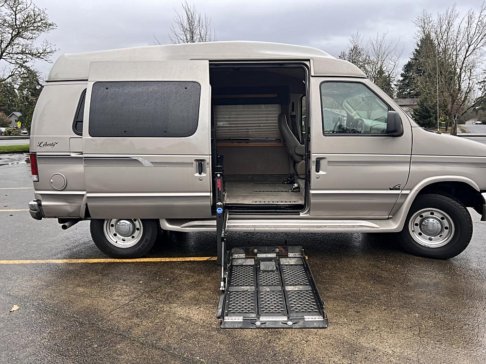 2003 Ford Econoline Van Commercial