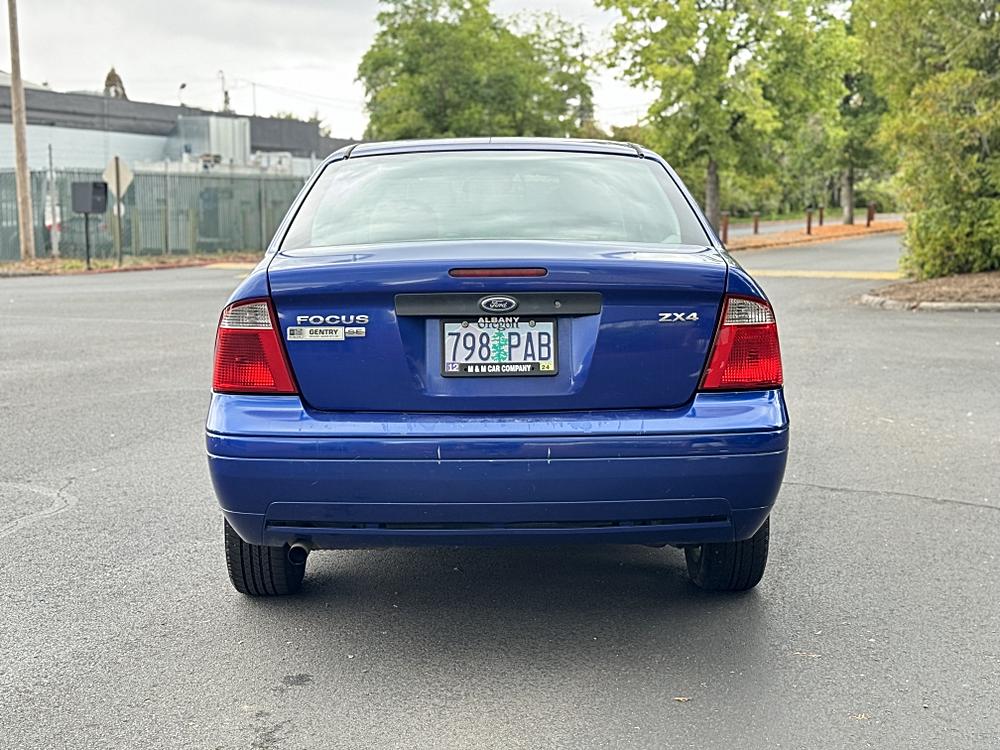 2005 Ford Focus 4dr Sdn ZX4 S