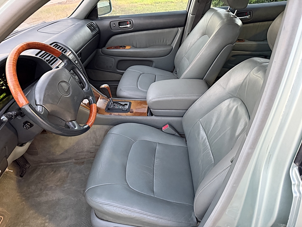 1999 Lexus LS 400 - Photo 6