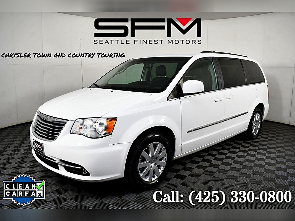 2015 Chrysler Town & Country Touring's photo