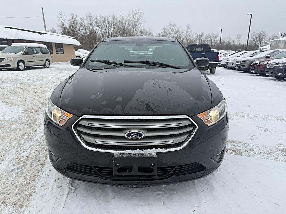 2015 Ford Taurus SEL's photo