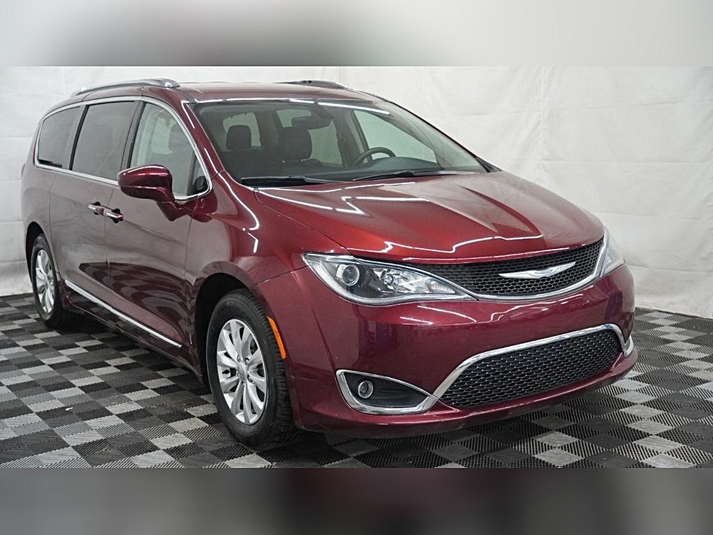 2018 Chrysler Pacifica Touring L's photo