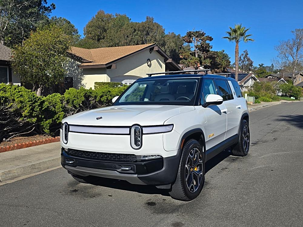 2024 Rivian R1S Adventure's photo