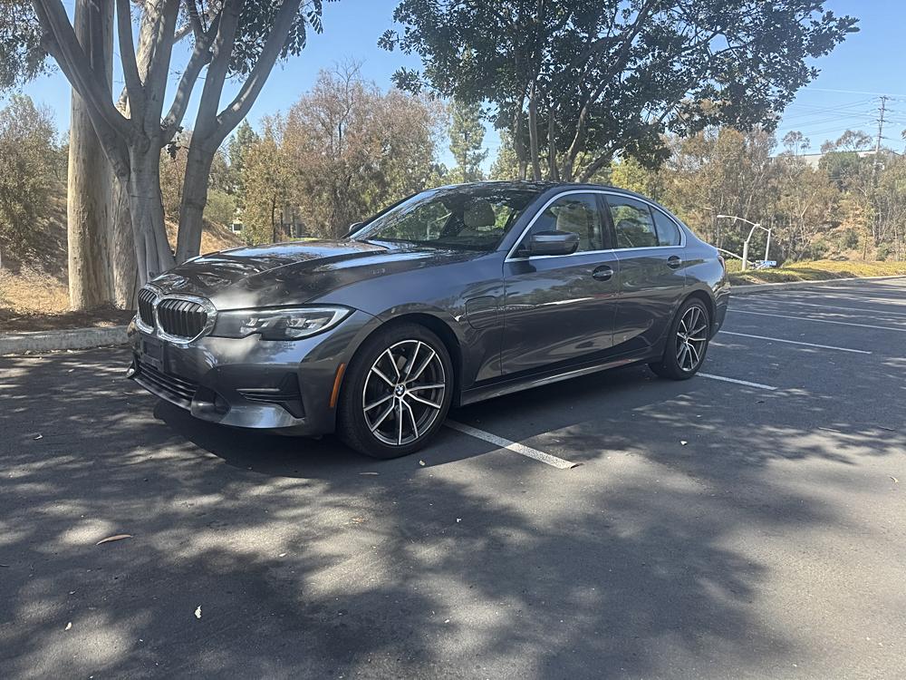 2021 BMW 3 Series 330e Sedan's photo