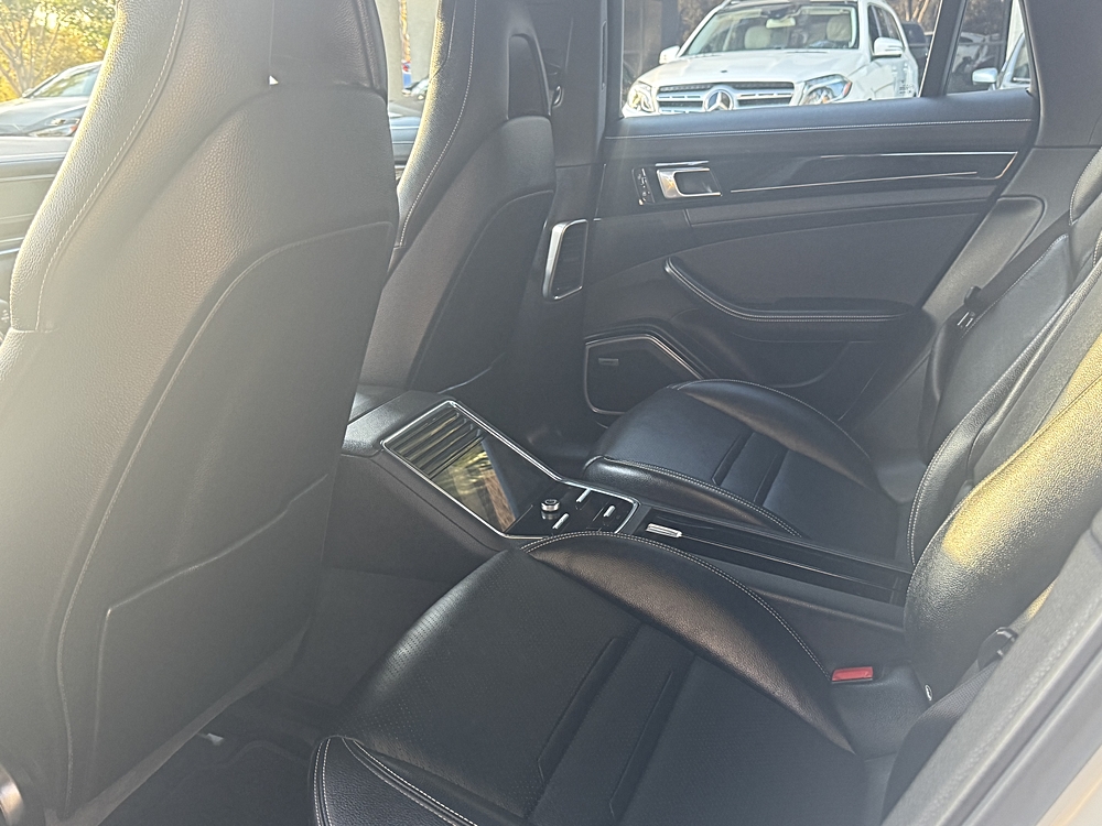 2020 Porsche Panamera 4 E-Hybrid - Photo 9