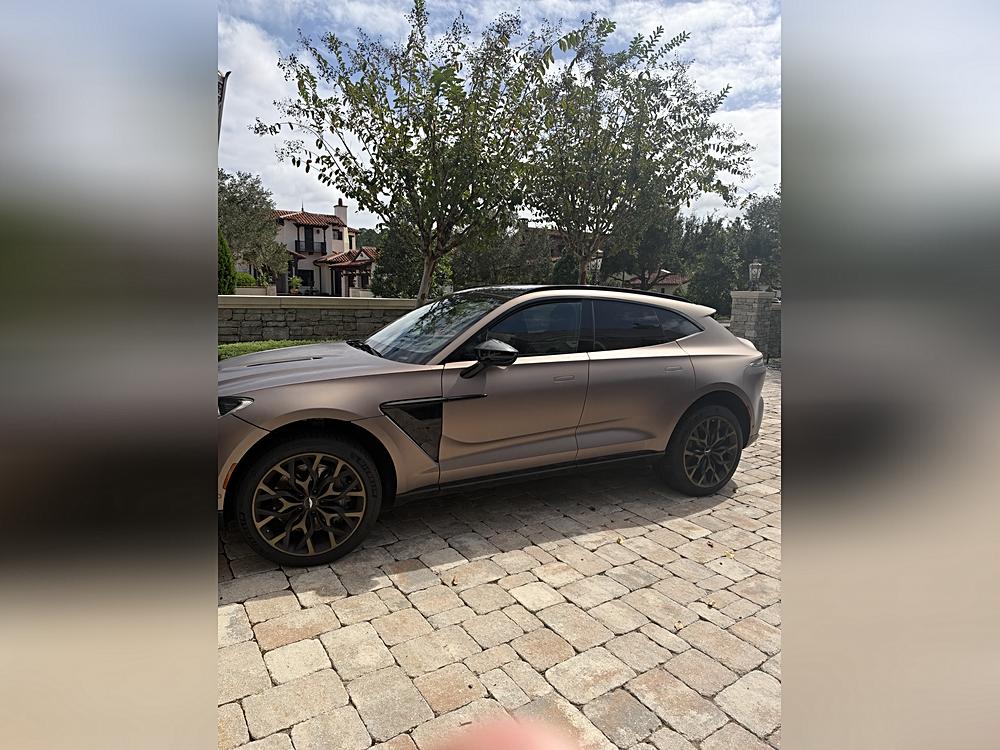 2021 Aston Martin DBX AWD Automatic — photo 1 of 1