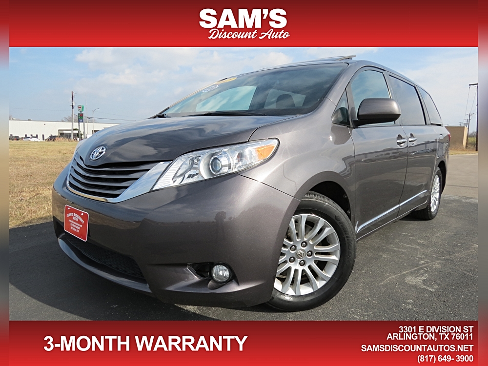 2015 Toyota Sienna XLE's photo