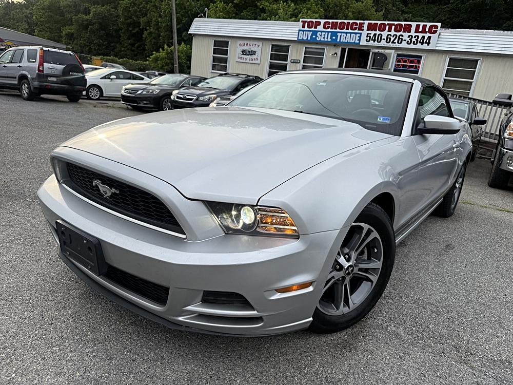 2014 Ford Mustang V6 Premium's photo