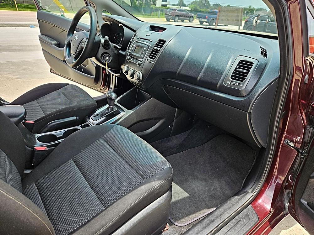 2017 Kia Forte LX - Photo 10